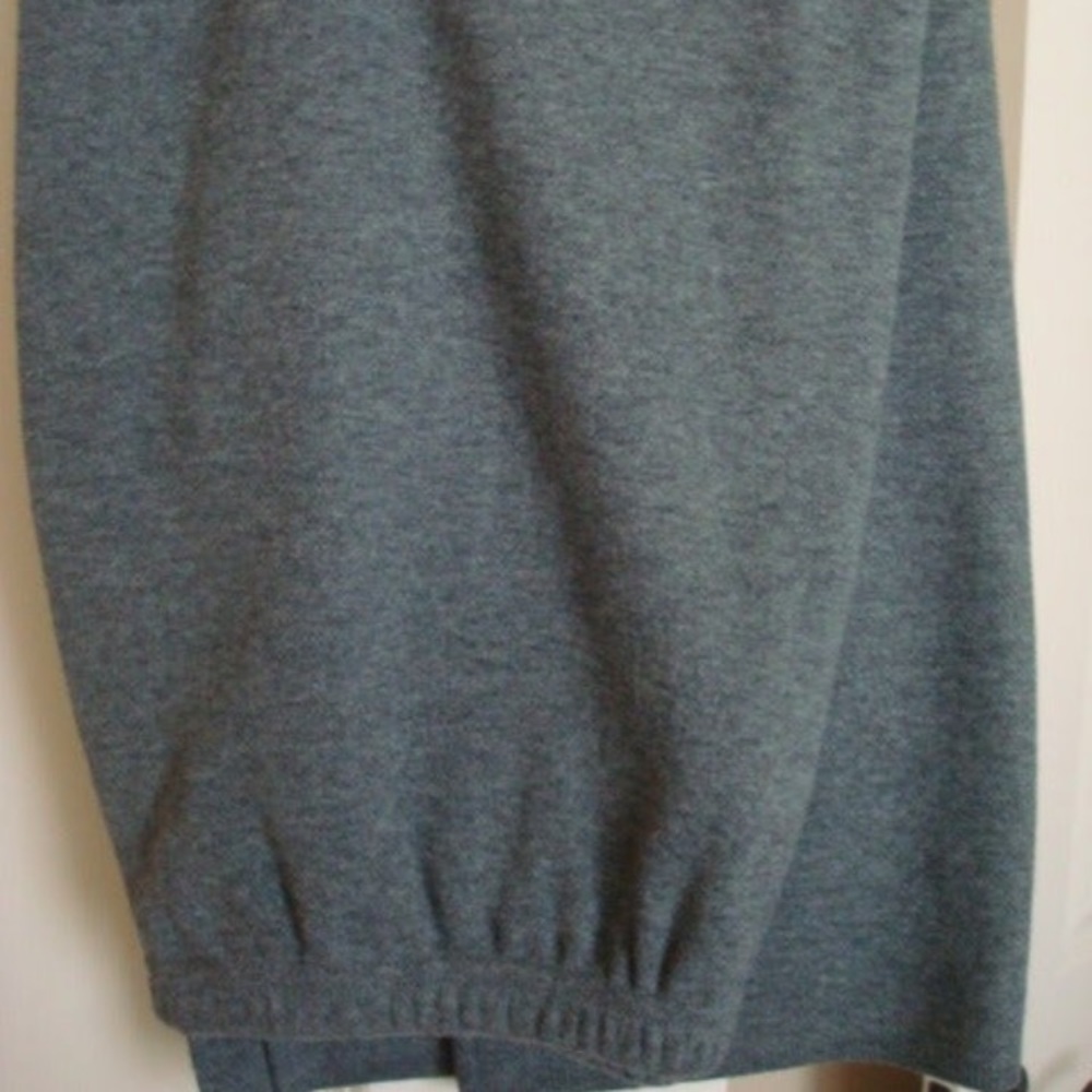 NWOT GRAY STRETCH SKIRT BY KATHY IRELAND M